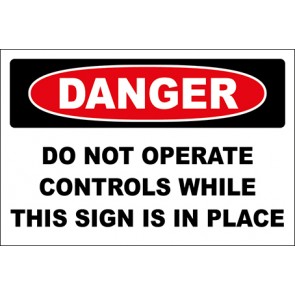 Hinweisschild Do Not Operate Controls While This Sign Is In Place · Danger