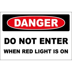 Hinweisschild Do Not Enter When Red Light Is On · Danger | selbstklebend