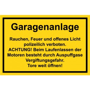 Schild Garagenanlage · Rauchen, Feuer und offenes Licht polizeilich verboten. ACHTUNG! Beim Laufenlassen der Motoren besteht durch Auspuffgase Vergiftungsgefahr! Tore weit öffnen! schwarz · gelb